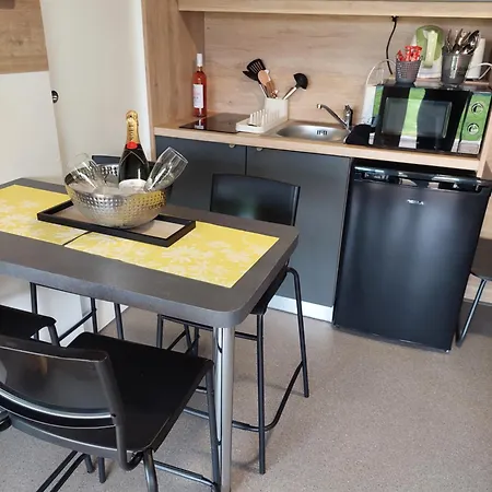 Tin Men Apartmanhaz شقة