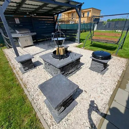 شقة Tin Men Apartmanhaz