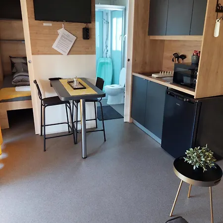 Tin Men Apartmanhaz *