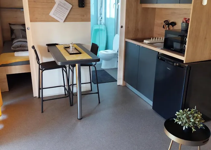 Tin Men Apartmanhaz *